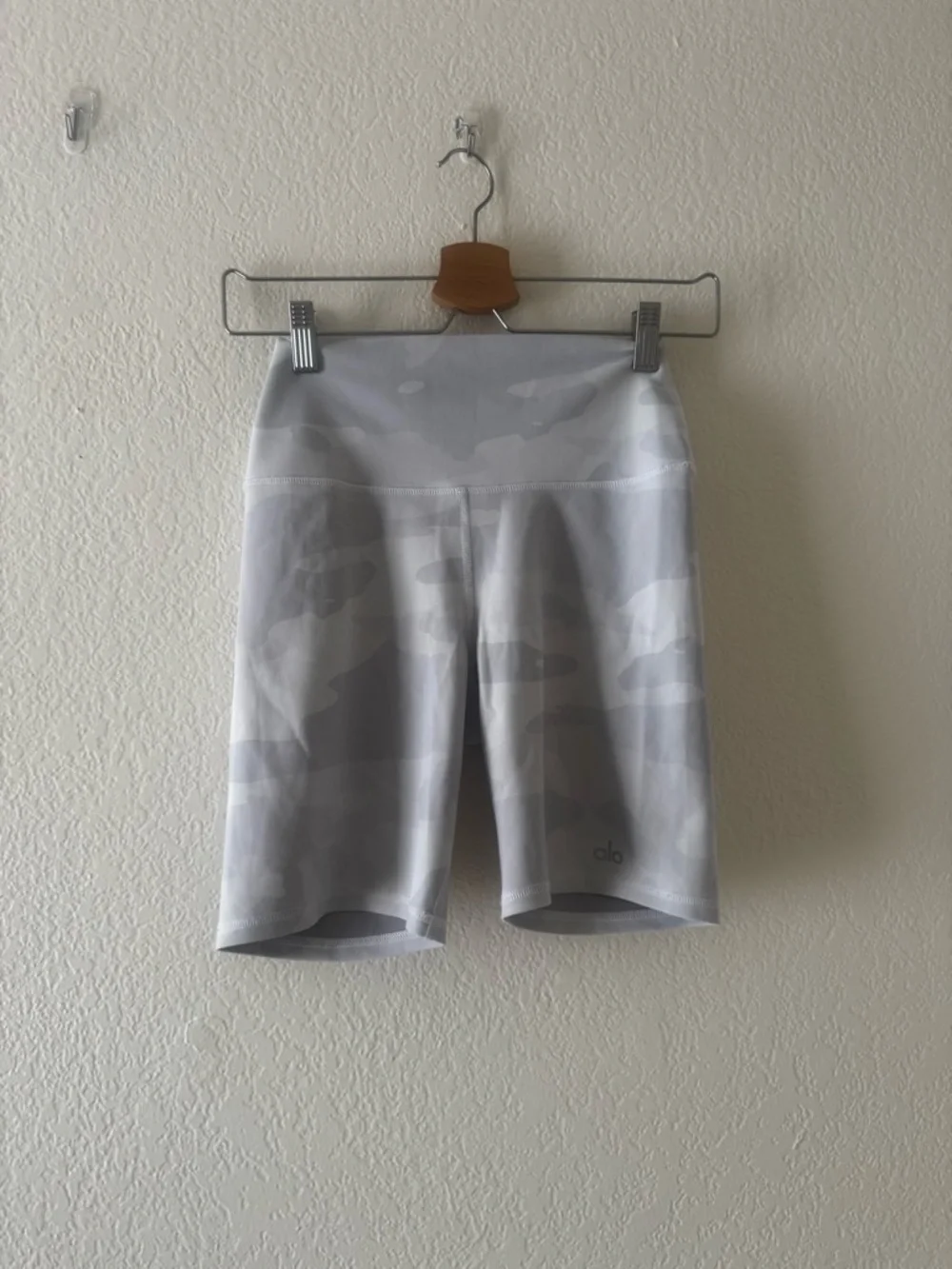 Alo Yoga White camo Vapor biker shorts